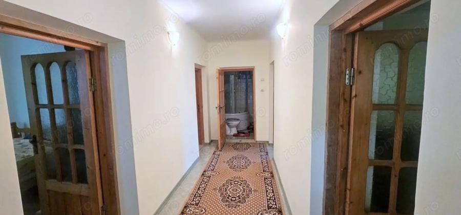 Casă cu Teren 1055 Mp în Vânători