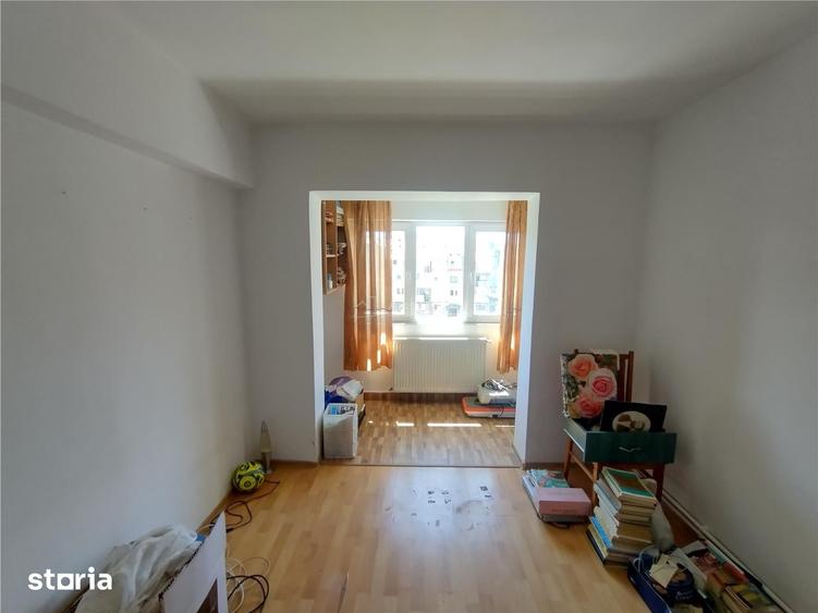 Apartament cu 4 camere decomandat în Central