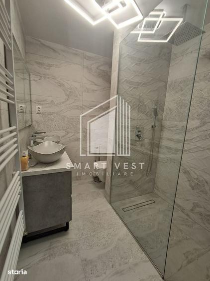Apartament cu 4 camere semidecomandat în Central
