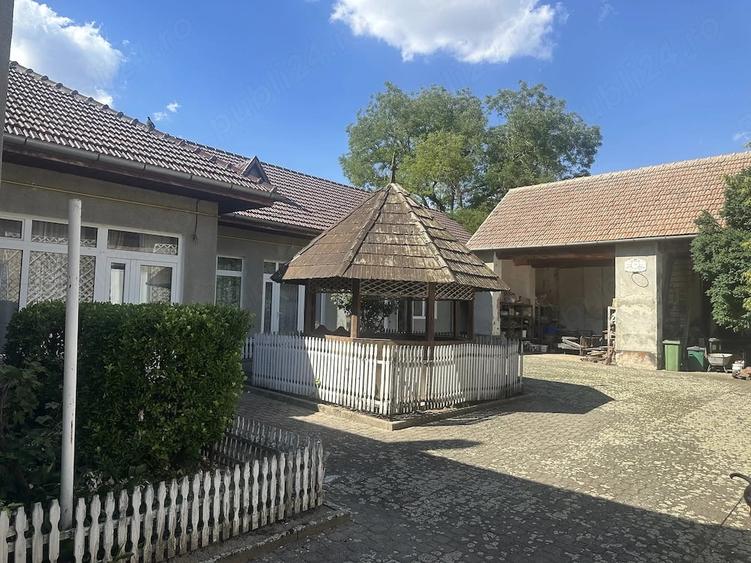 Casă cu Teren 2316 Mp în Biled