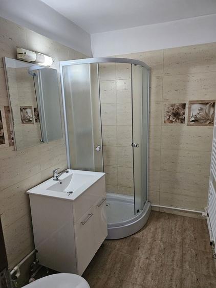 Apartament cu 2 camere semidecomandat, mobilat în Central