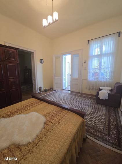 Casă cu 6 camere cu Teren 606 Mp în Lipoveni