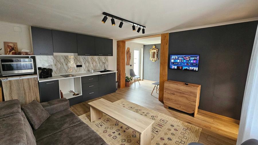 Casă cu 2 camere cu Teren 250 Mp în Central