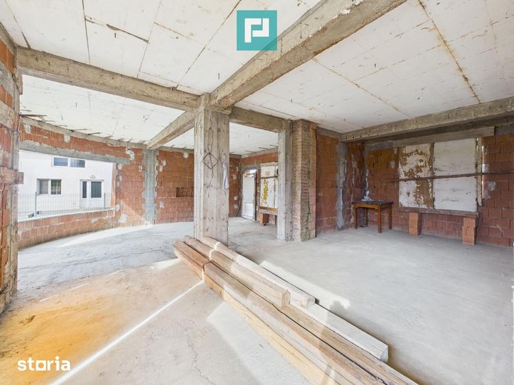 Casă cu 5 camere cu Teren 1455 Mp în Zădăreni