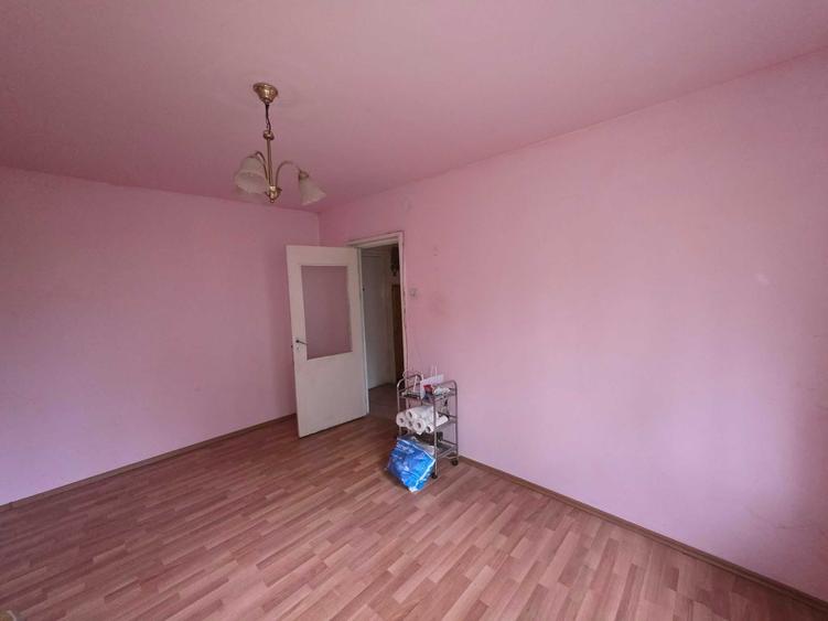 Vand apartament 2 camere in Manastur str. Mehedinti suprafata 35 mp - persoana fizica - 1
