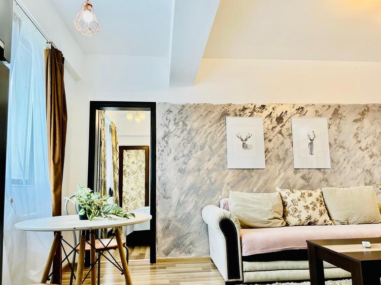 Apartament cu 3 camere semidecomandat în Ultracentral