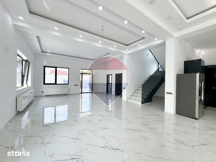 Casă cu 6 camere cu Teren 422 Mp în Central
