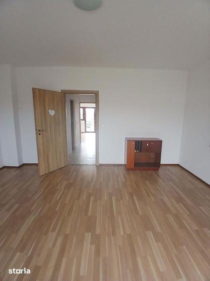 Casă cu 4 camere cu Teren 400 Mp în Dumbrăvița