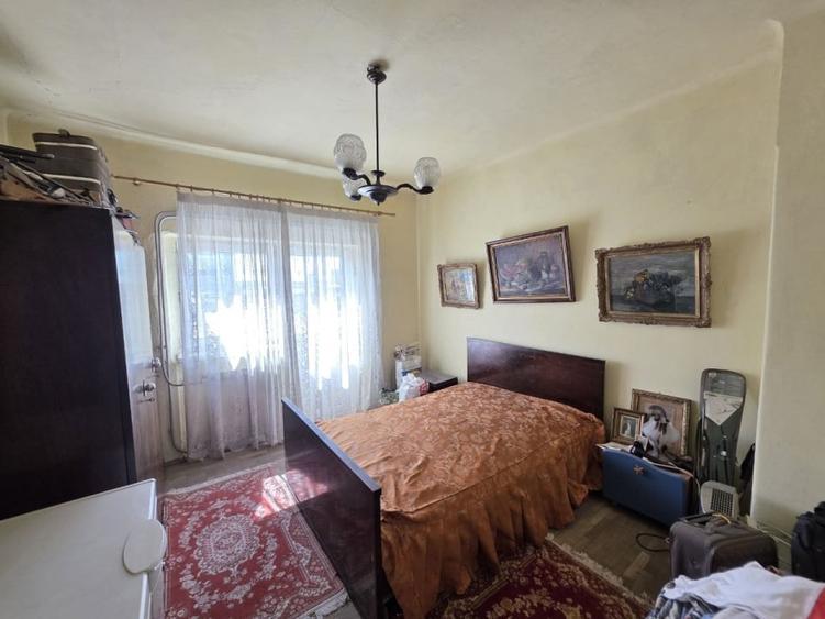 Apartament cu 3 camere în P-ța Victoriei