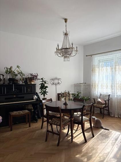 Apartament cu 4 camere decomandat în Calea Victoriei