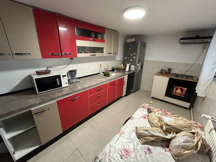 Casă cu 4 camere în Lumina