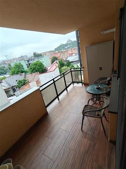 Apartament cu 3 camere circular, mobilat în Central