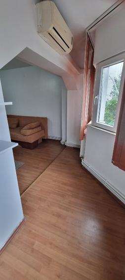 Garsonieră decomandată, mobilată în Nicolina