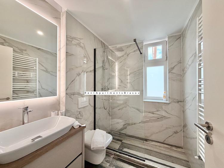Apartament cu 4 camere decomandat în Tractorul