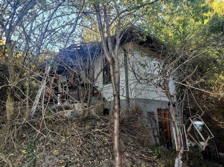 Casă cu Teren 2214 Mp în Central