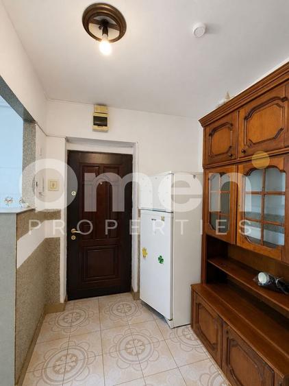 Apartament cu 2 camere semidecomandat, mobilat în Republicii