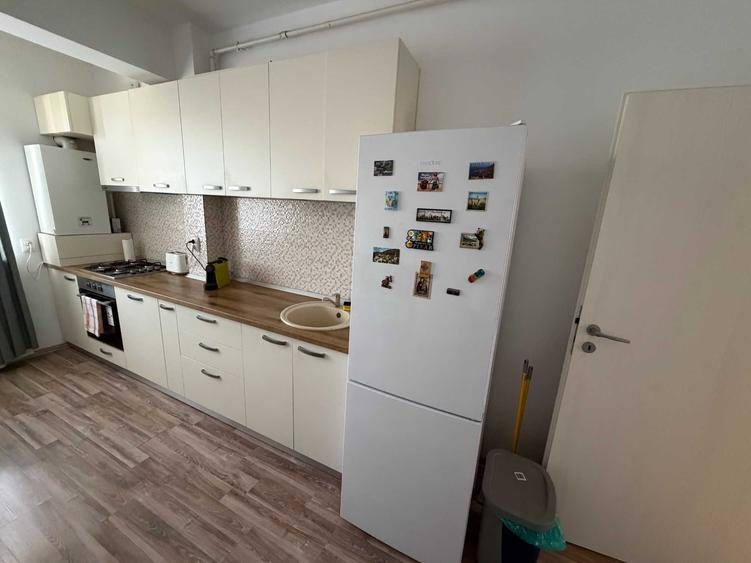 Apartament cu 2 camere decomandat în Roșu