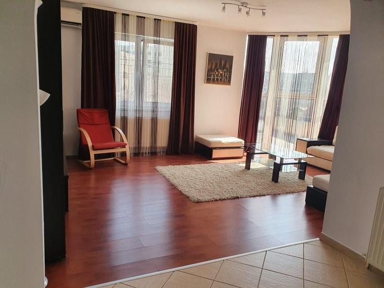 Apartament cu 3 camere decomandat în Lotrioara