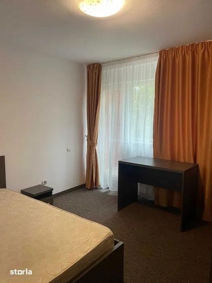 Apartament cu 5 camere decomandat în 22 Decembrie 1989