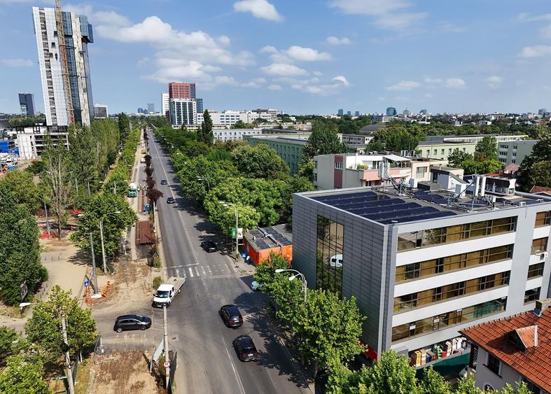 Birou, de 2,300 mp, în Domenii