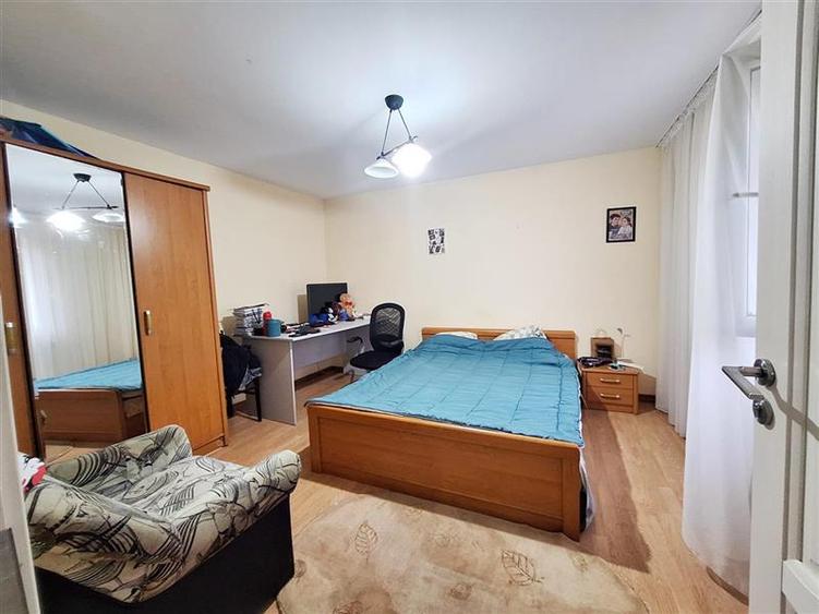 Casă cu 4 camere cu Canalizare în 9 Mai
