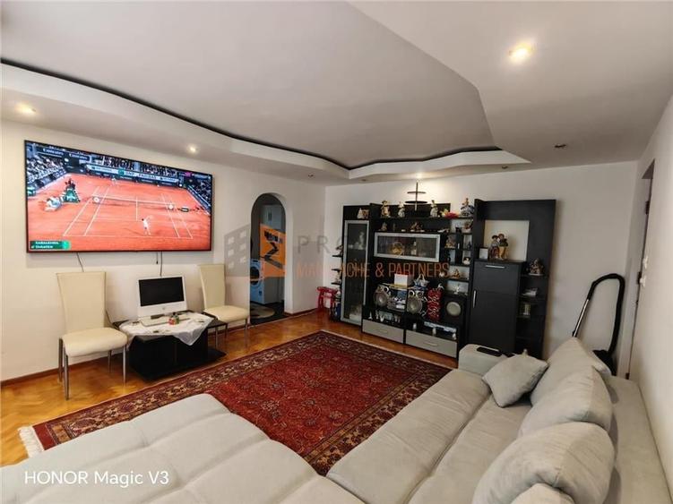 Apartament cu 3 camere semidecomandat, mobilat în Unirii Sud