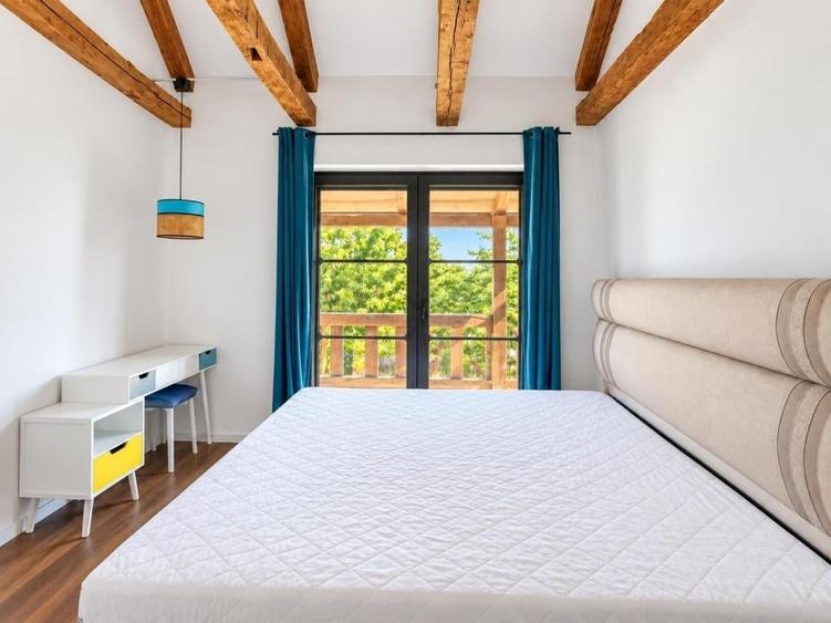 Casă cu 4 camere cu Teren 1534 Mp în Piscu