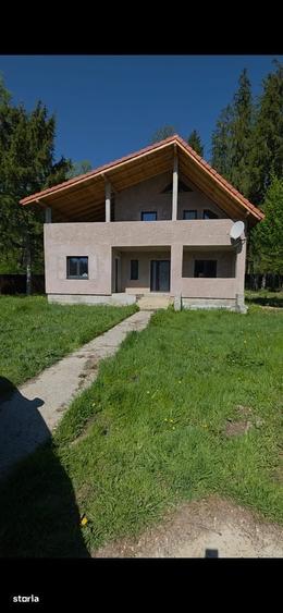 Casă cu 4 camere în Scutaru