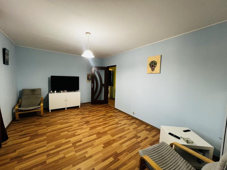 Apartament cu 3 camere decomandat, mobilat în Drumul Taberei