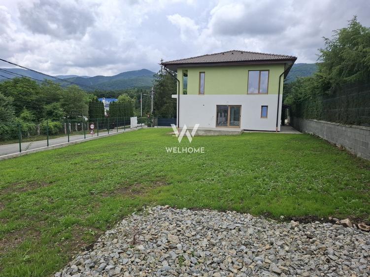Casă individuală cu 4 camere cu Canalizare în Sadu