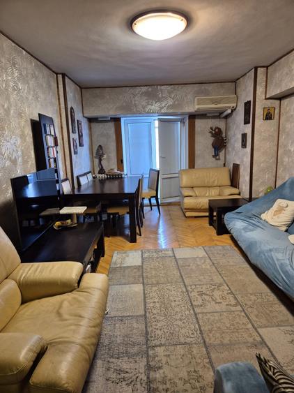 Apartament cu 4 camere decomandat în Decebal