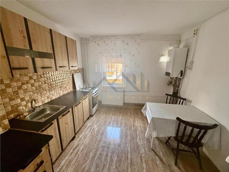 Apartament cu 2 camere semidecomandat, mobilat în Dâmbovița