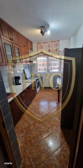 Apartament cu 3 camere semidecomandat, mobilat în Obor