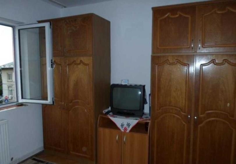 Apartament cu 3 camere decomandat, mobilat în Poștei - Bucov