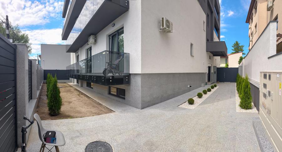 Penthouse cu 4 camere decomandat în Crângași