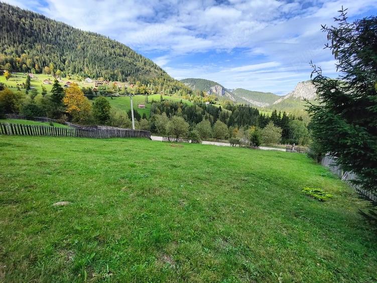 Teren de 2050 mp, în Bicaz-Chei