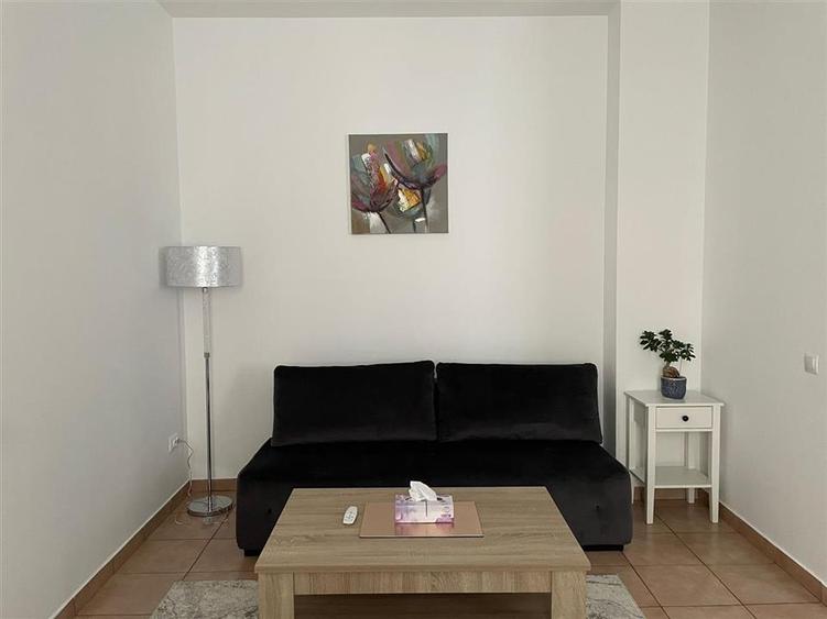 Apartament cu 4 camere semidecomandat în Central — fotografia 3