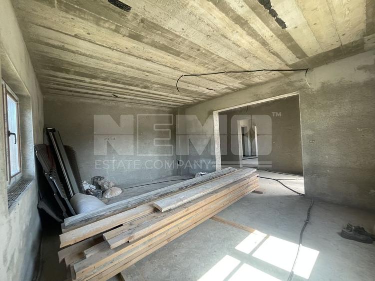 Casă individuală cu 5 camere cu Canalizare în Vicovu de Sus