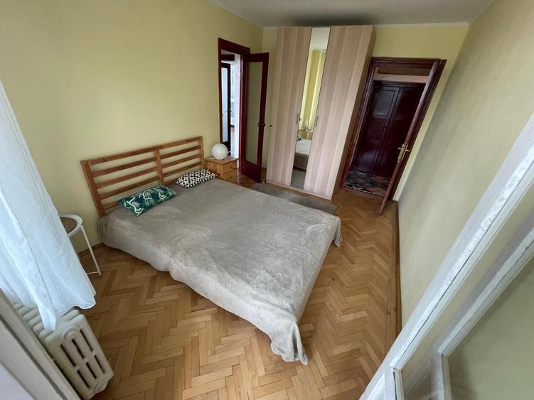 Apartament cu 3 camere semidecomandat, mobilat în 1 Mai