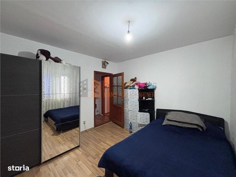 Apartament cu 3 camere decomandat în Lacu