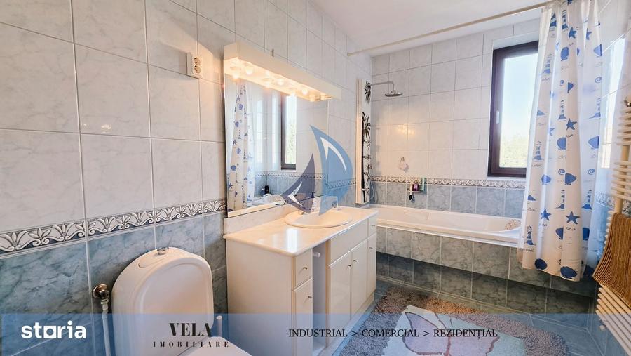 Casă cu 7 camere cu Teren 1259 Mp în Central