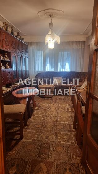 Apartament cu 4 camere decomandat în Central