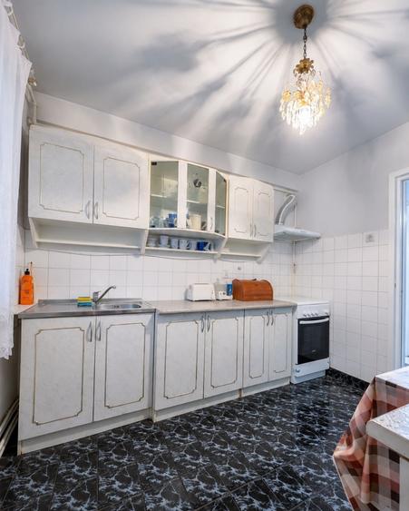 Apartament cu 3 camere decomandat în Deve