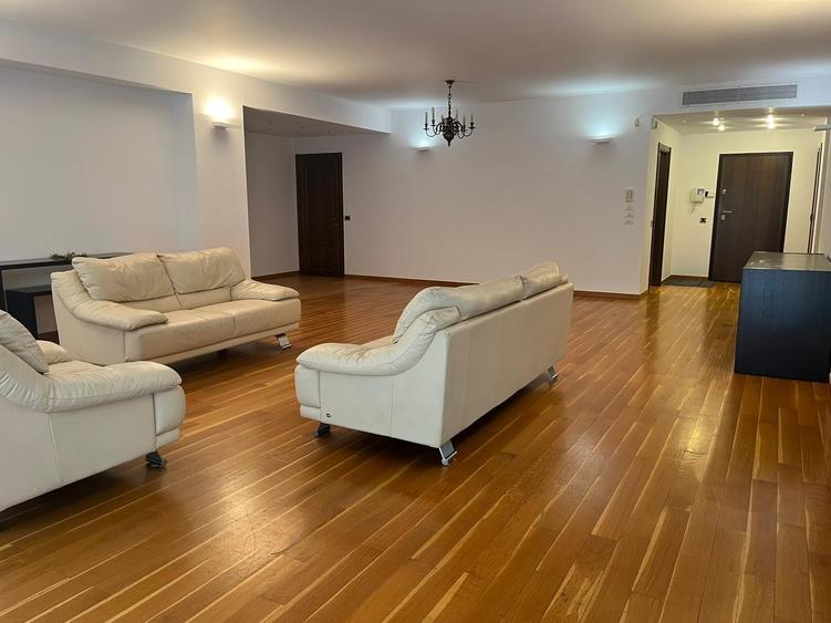 Apartament cu 4 camere semidecomandat, mobilat în Dorobanți