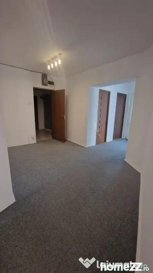 Apartament cu 4 camere decomandat în Universitate