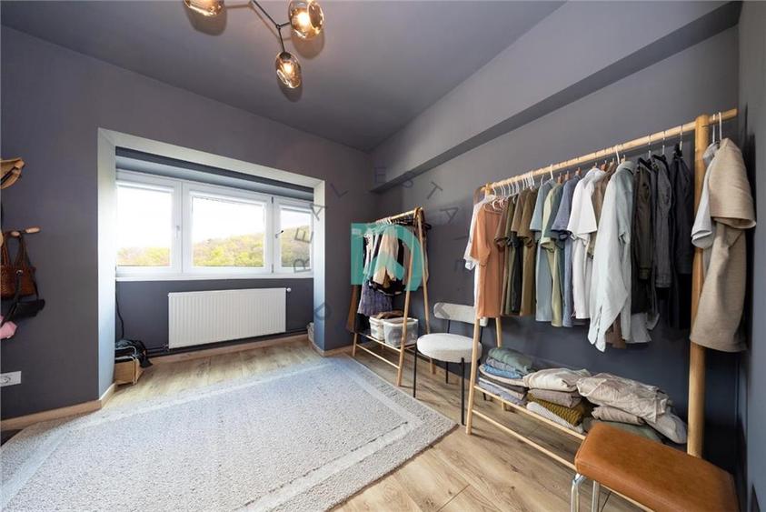 Apartament cu 4 camere decomandat în Răcădău
