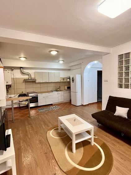 Apartament cu 2 camere semidecomandat, mobilat în Matei Voievod