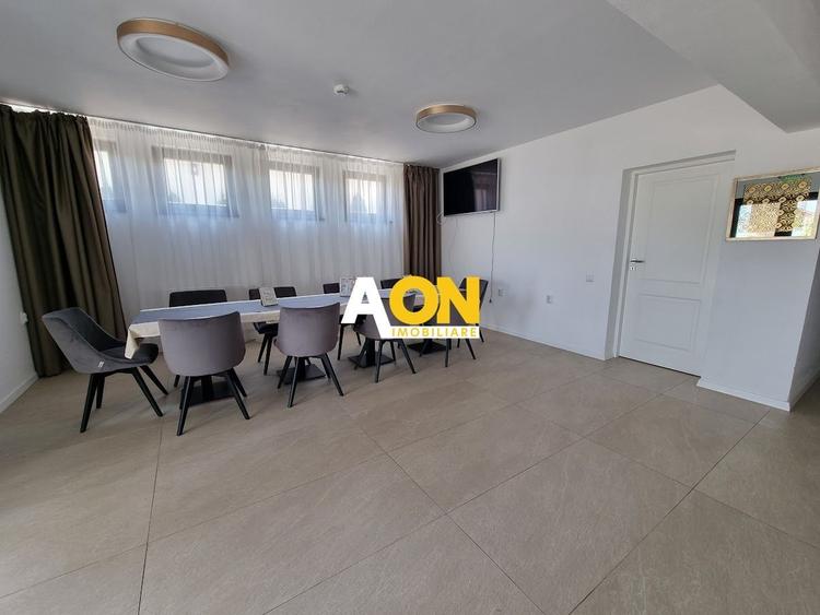 Casă individuală cu 10 camere cu Canalizare în Micești