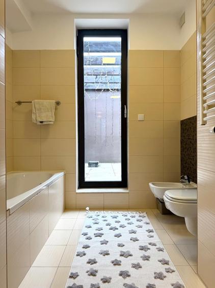 Penthouse cu 6 camere decomandat în Pipera
