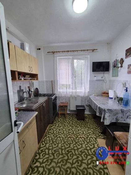 Apartament cu 3 camere semidecomandat în Babadag
